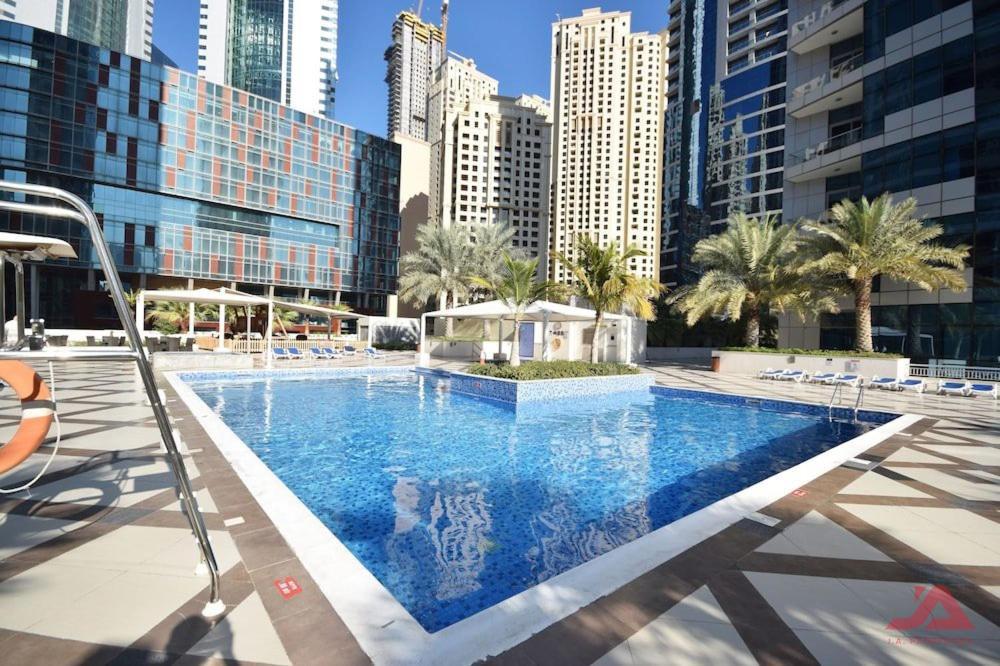 Cozy Marina & Sea View Apt In Bay Central Tower Dubai Marina With Modern Gym & Pool, Steps To Beach & Metro מראה חיצוני תמונה