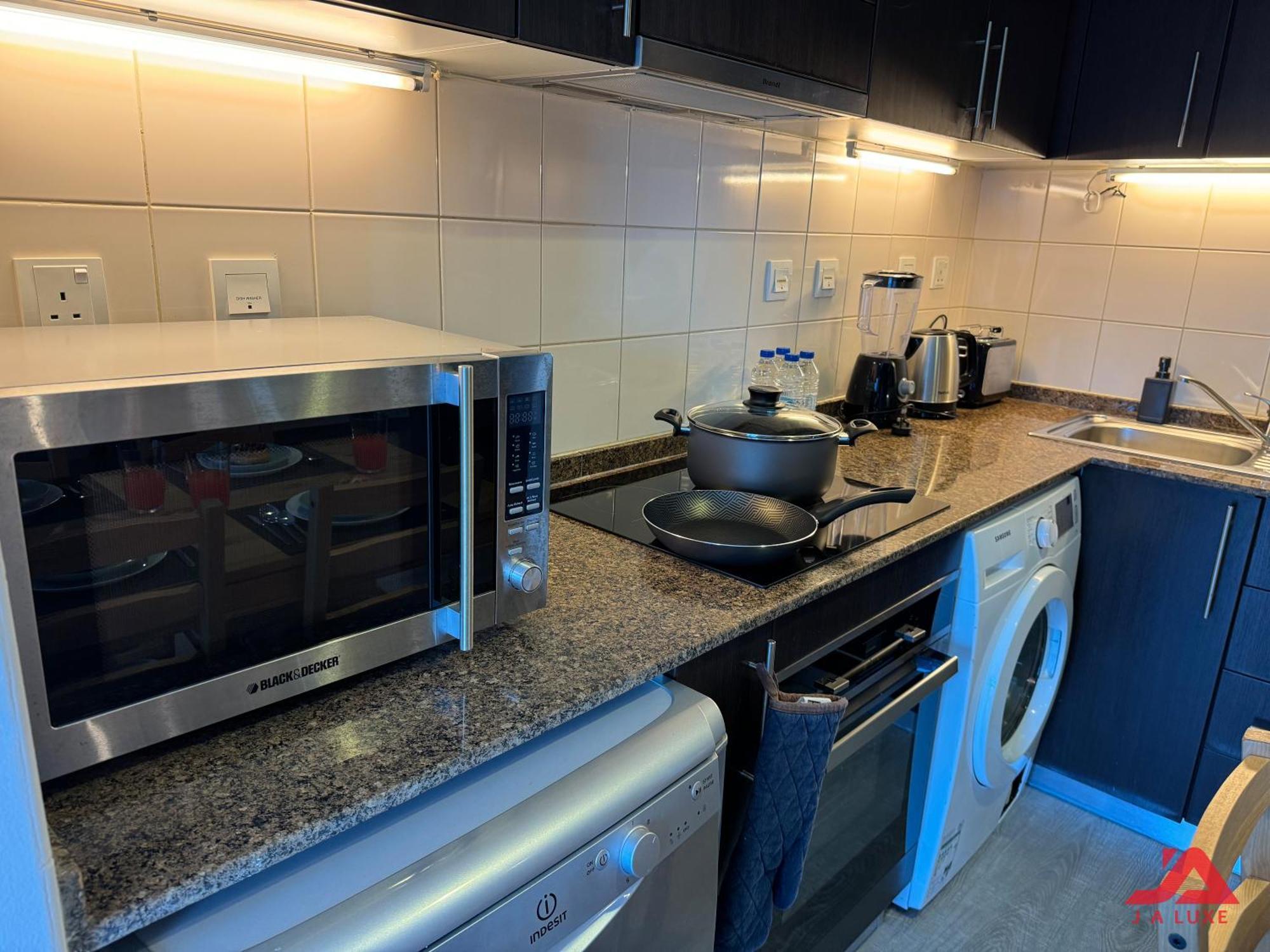 Cozy Marina & Sea View Apt In Bay Central Tower Dubai Marina With Modern Gym & Pool, Steps To Beach & Metro מראה חיצוני תמונה