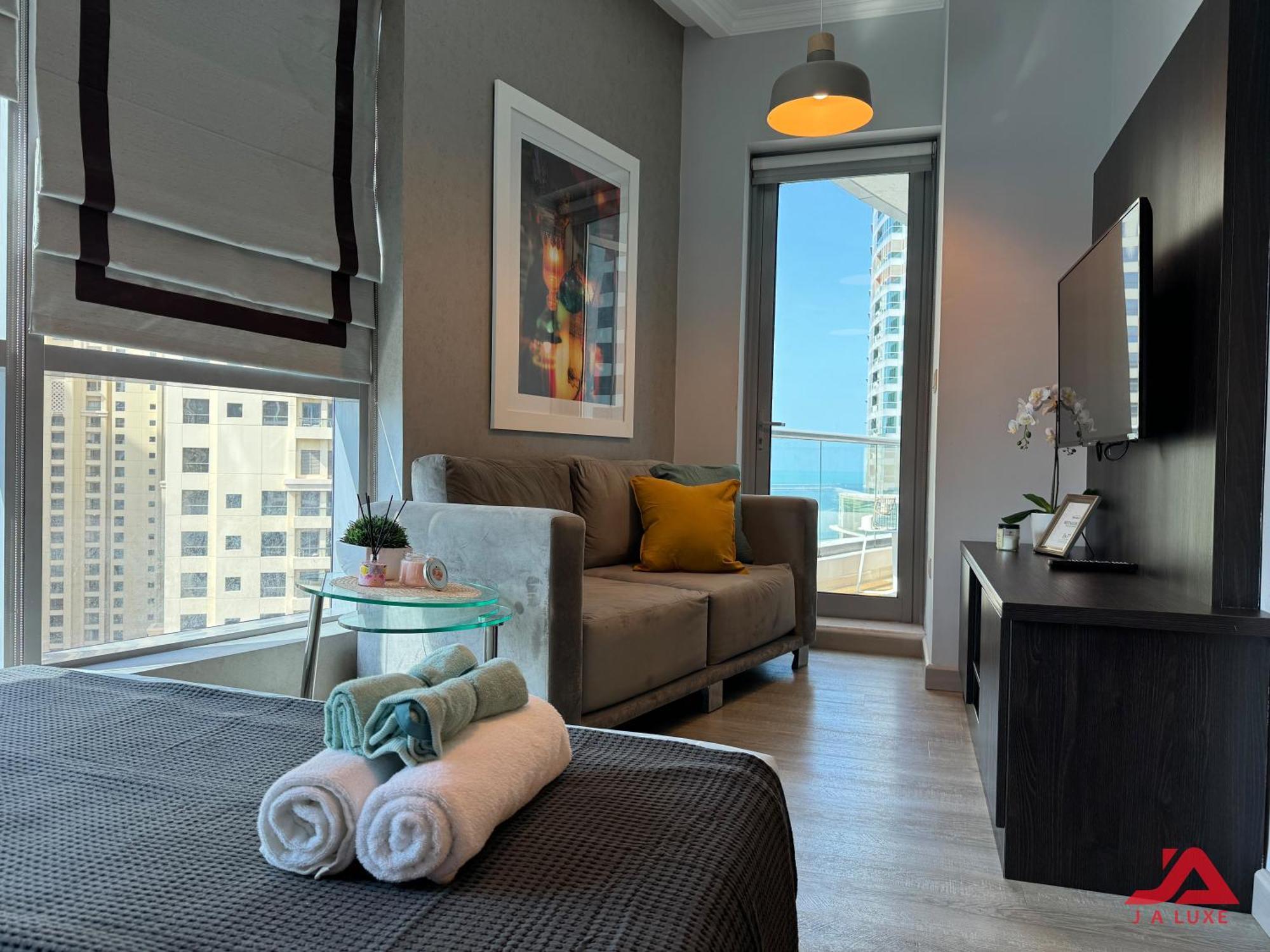 Cozy Marina & Sea View Apt In Bay Central Tower Dubai Marina With Modern Gym & Pool, Steps To Beach & Metro מראה חיצוני תמונה