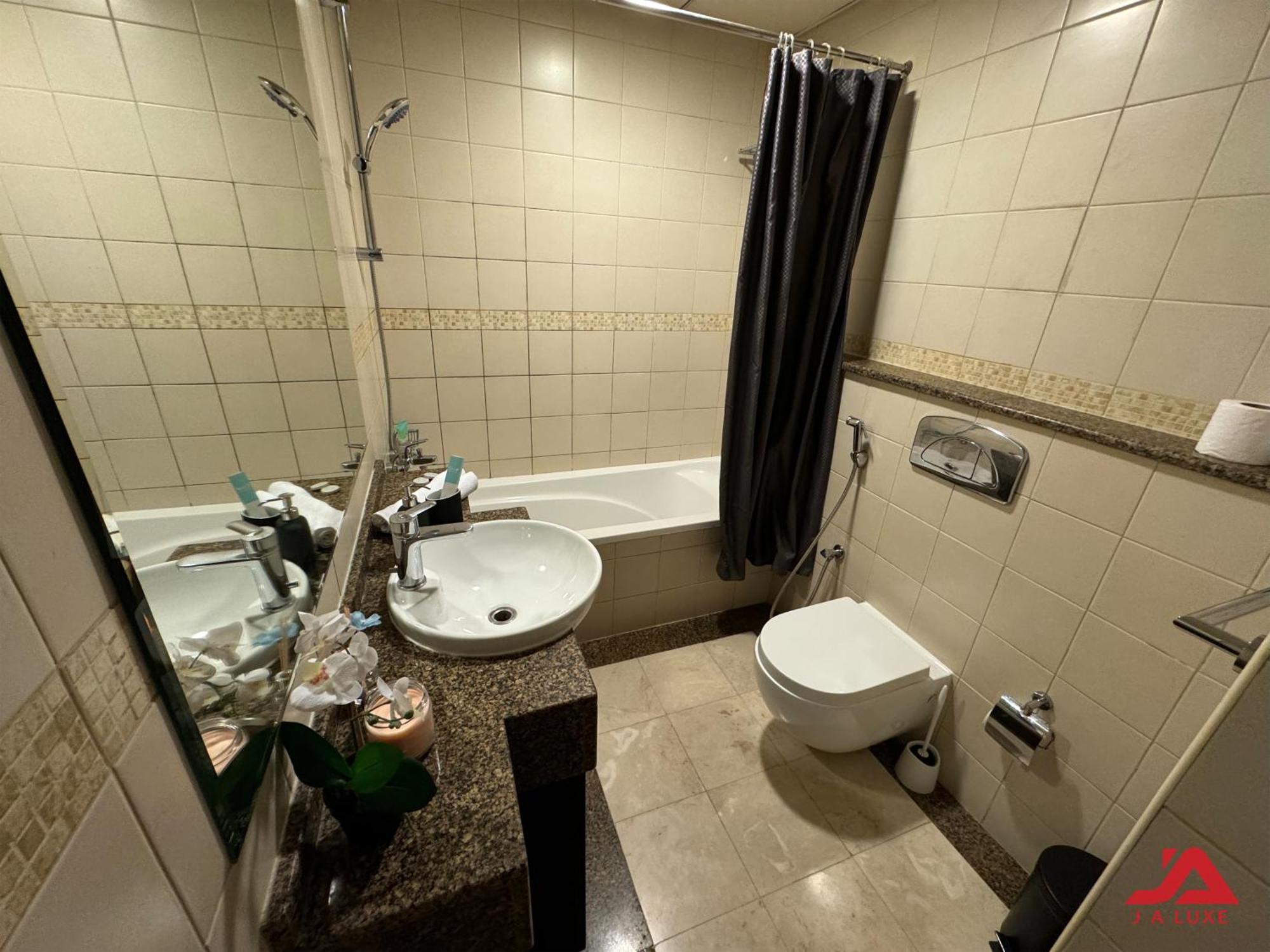 Cozy Marina & Sea View Apt In Bay Central Tower Dubai Marina With Modern Gym & Pool, Steps To Beach & Metro מראה חיצוני תמונה