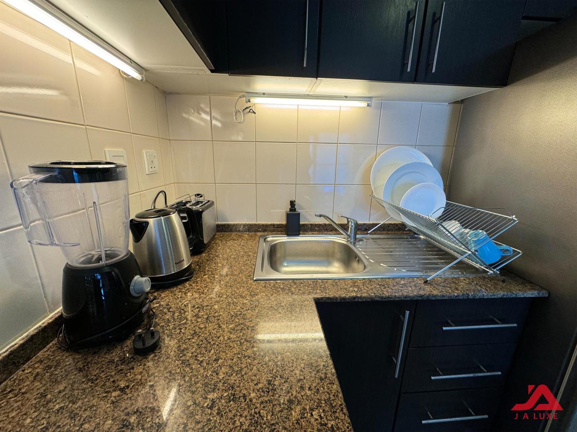 Cozy Marina & Sea View Apt In Bay Central Tower Dubai Marina With Modern Gym & Pool, Steps To Beach & Metro מראה חיצוני תמונה