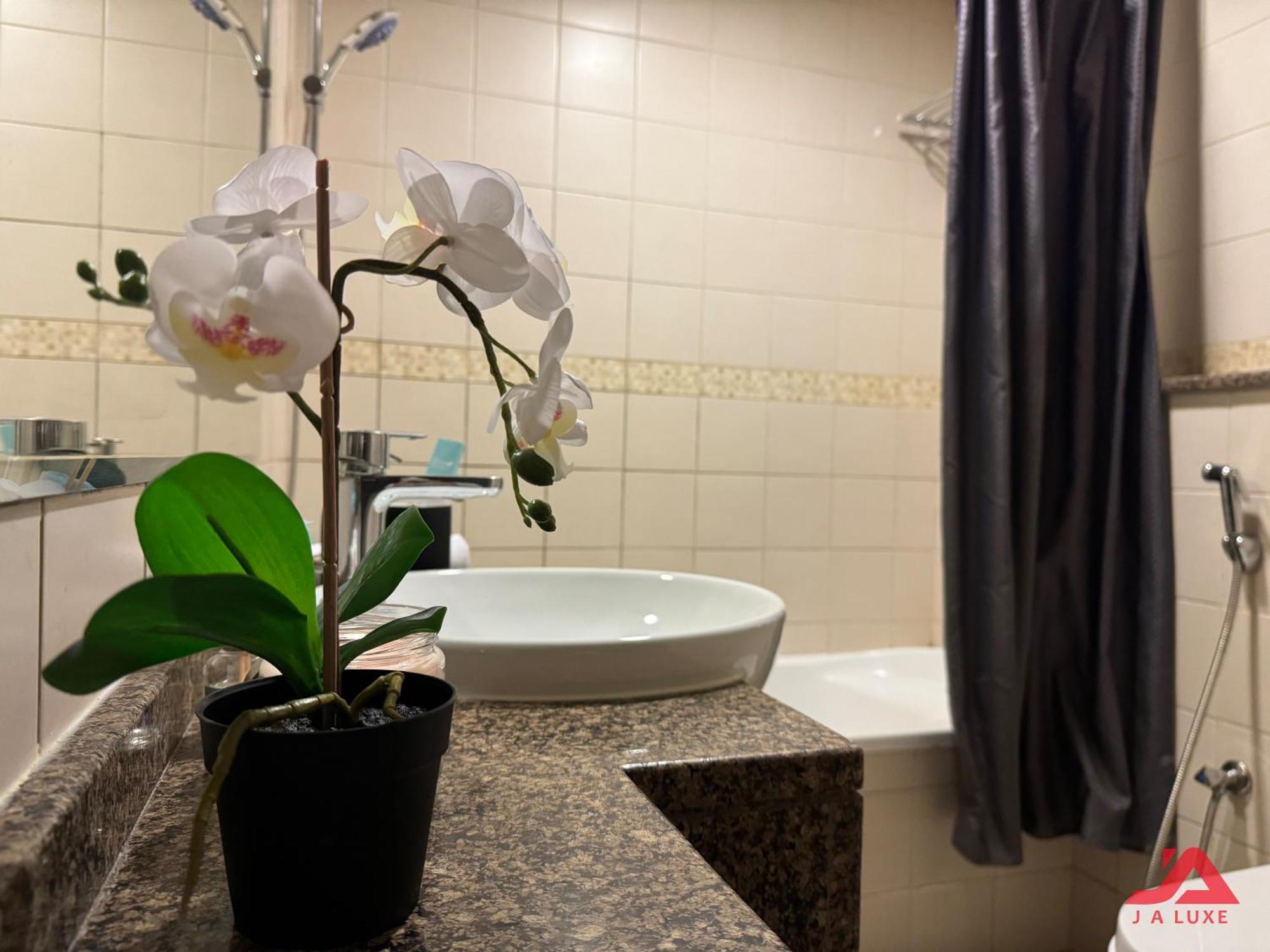 Cozy Marina & Sea View Apt In Bay Central Tower Dubai Marina With Modern Gym & Pool, Steps To Beach & Metro מראה חיצוני תמונה